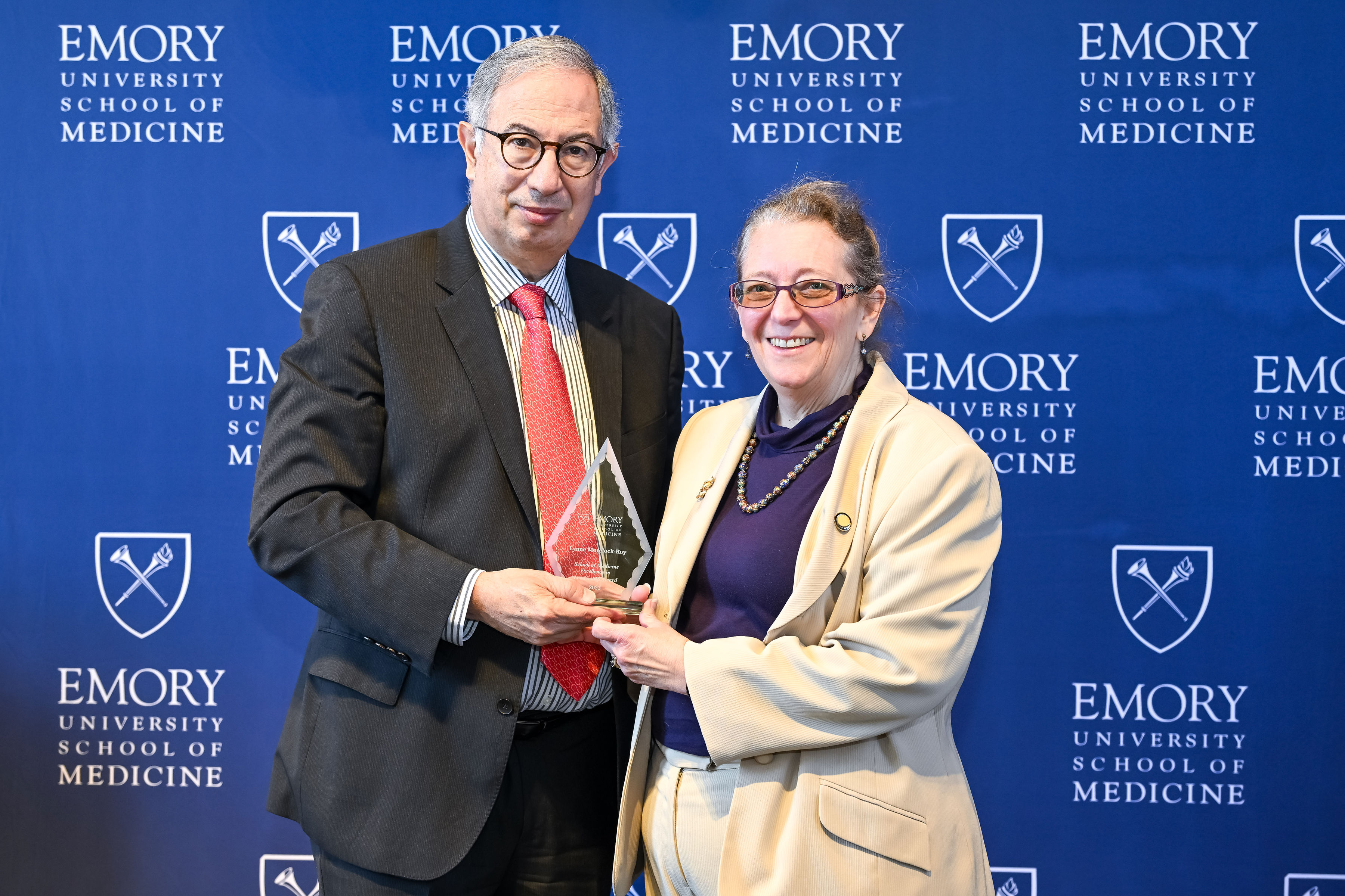 Lynee Morelock-Roy accepting her award with interim Dean del Rio