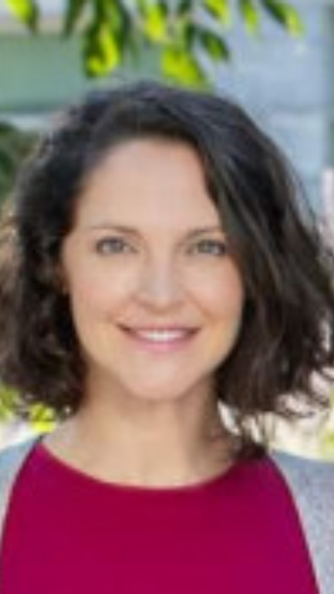 Nicole Hames headshot