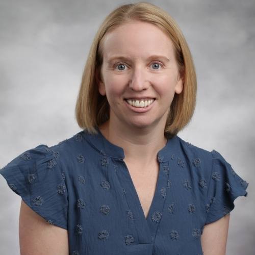Jennifer Lom headshot