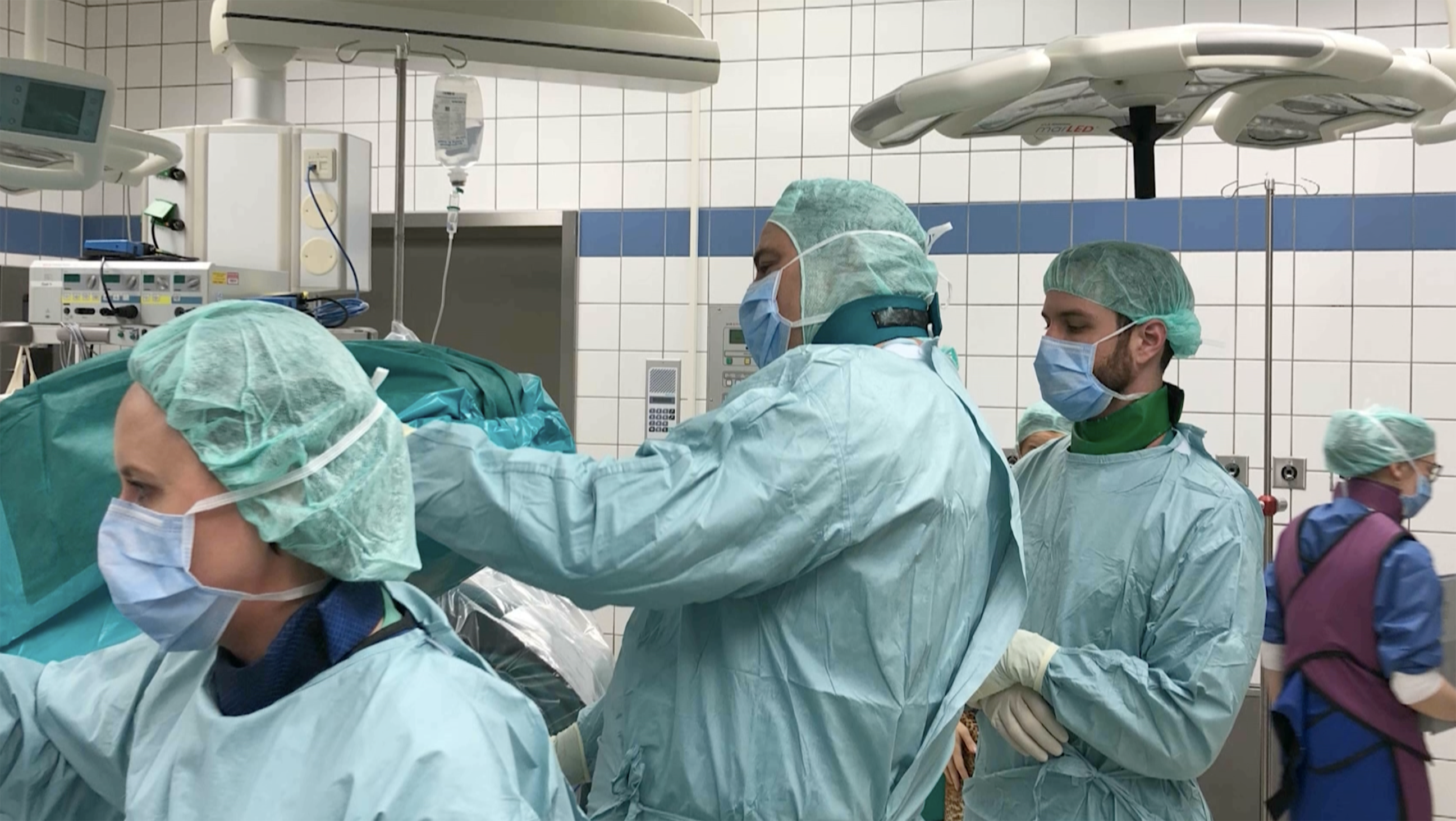 Endoscopic spine surgery