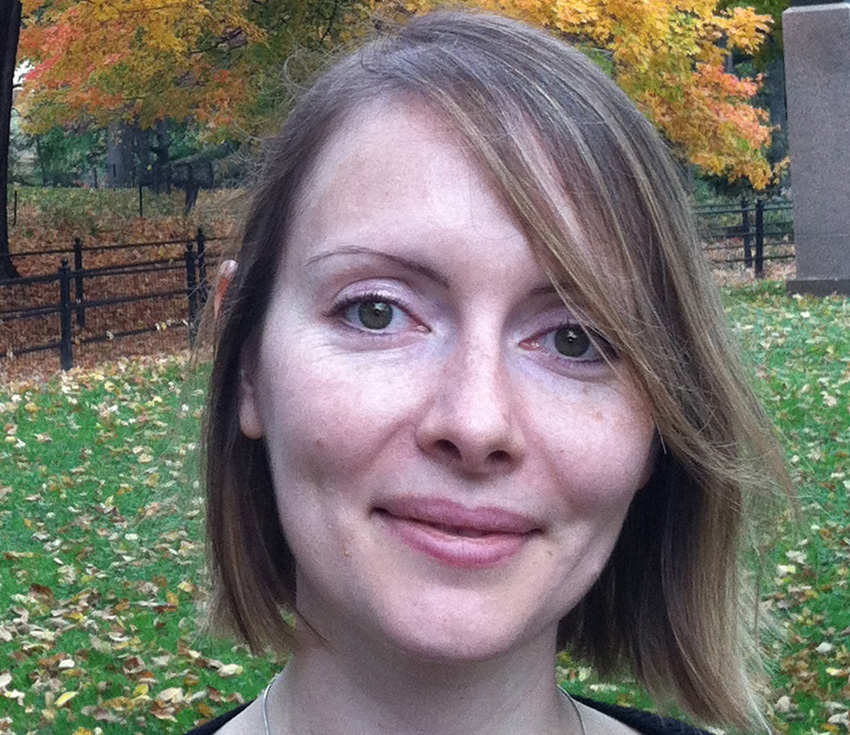 HEADSHOT OF WOMAN