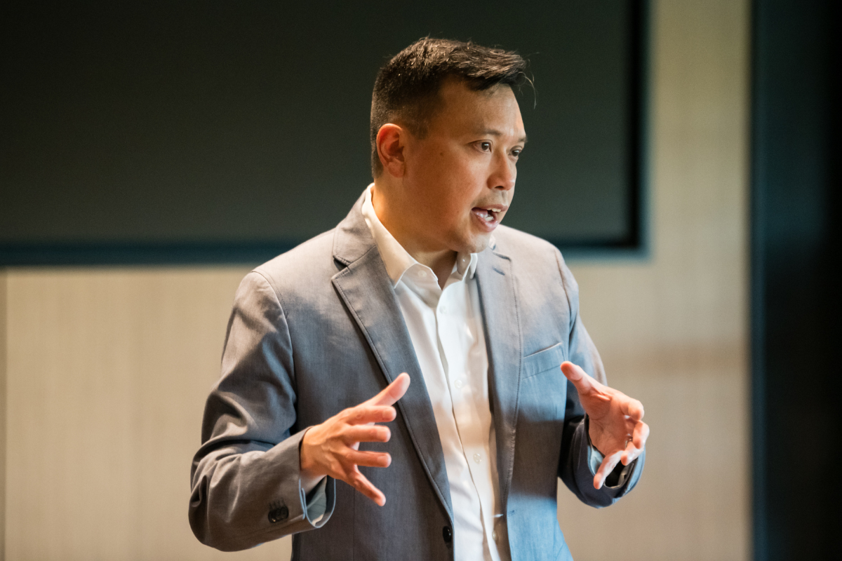 Wilbur Lam speaking at Bioentrepreneurship Networking event